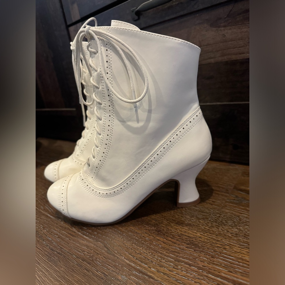 Brand New Vintage Style Boots